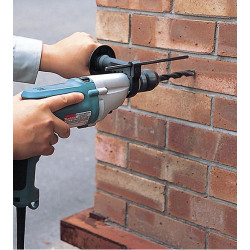 Taladro Percutor MAKITA 20mm 720W Automático HP2051 + Juego Brocas Metal 19 Pzas D-67561 Taladros Con Percutor