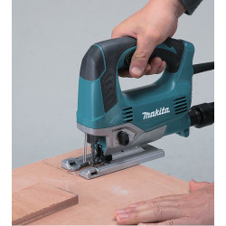 Sierra Calar MAKITA JV0600K 650W 135mm Pendular V.Variable Sierras de Calar