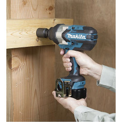 Llave Impacto BL MAKITA DTW1001RTJ 18V 1.050Nm 3/4" +2 Bateria 5.0ah + Cargador + Adaptador 1/2 + Juego 10 Vasos Impacto 18V