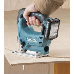 Sierra de Calar MAKITA JV101DSAE 12V 65mm 2.0Ah + Set 15 Hojas Madera 10.8V